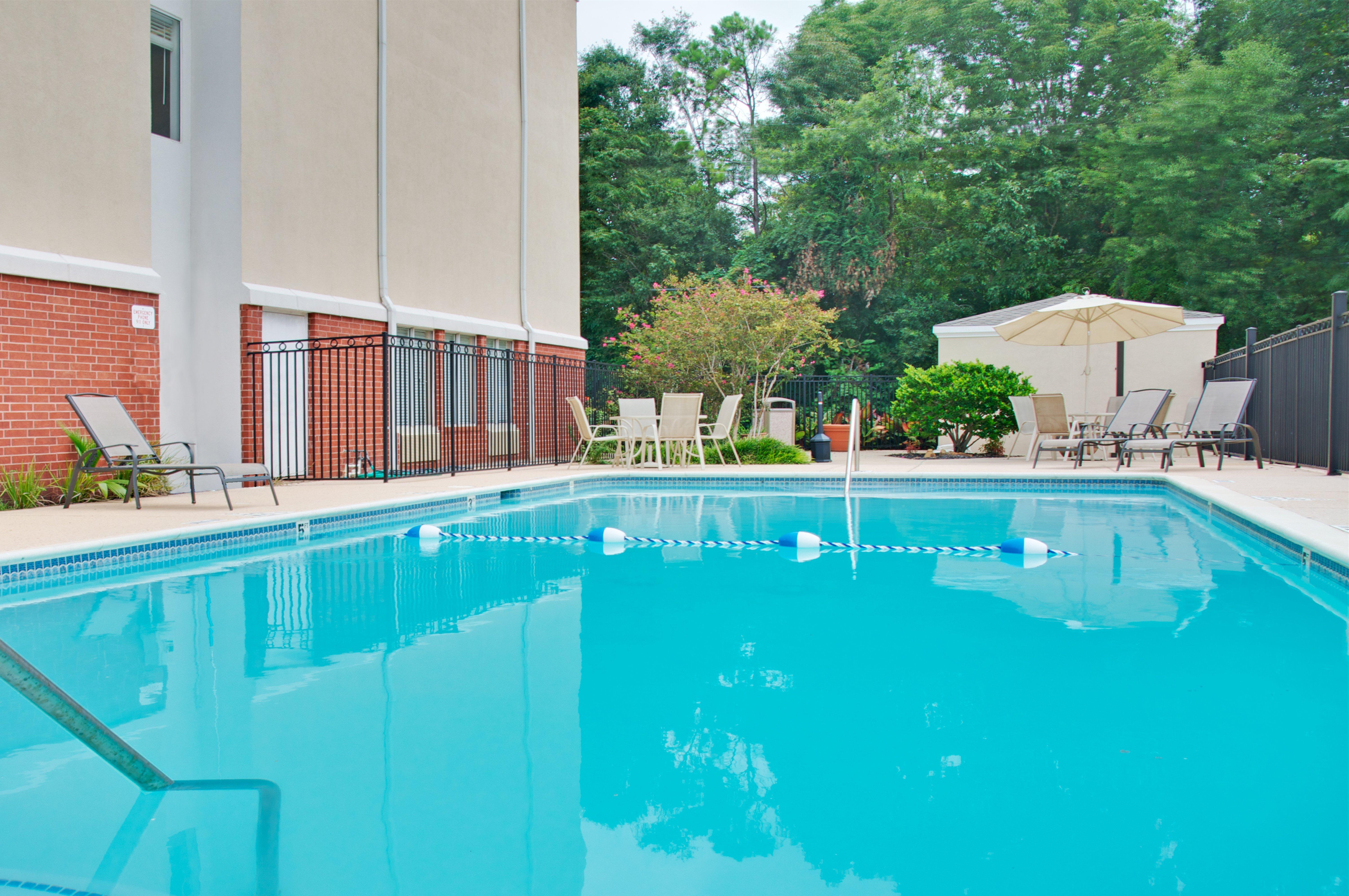 Holiday Inn Express Hotel & Suites Ливингстън Екстериор снимка