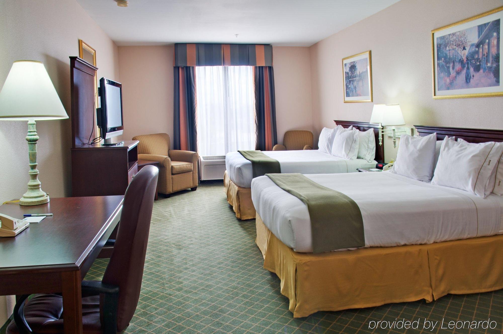 Holiday Inn Express Hotel & Suites Ливингстън Стая снимка
