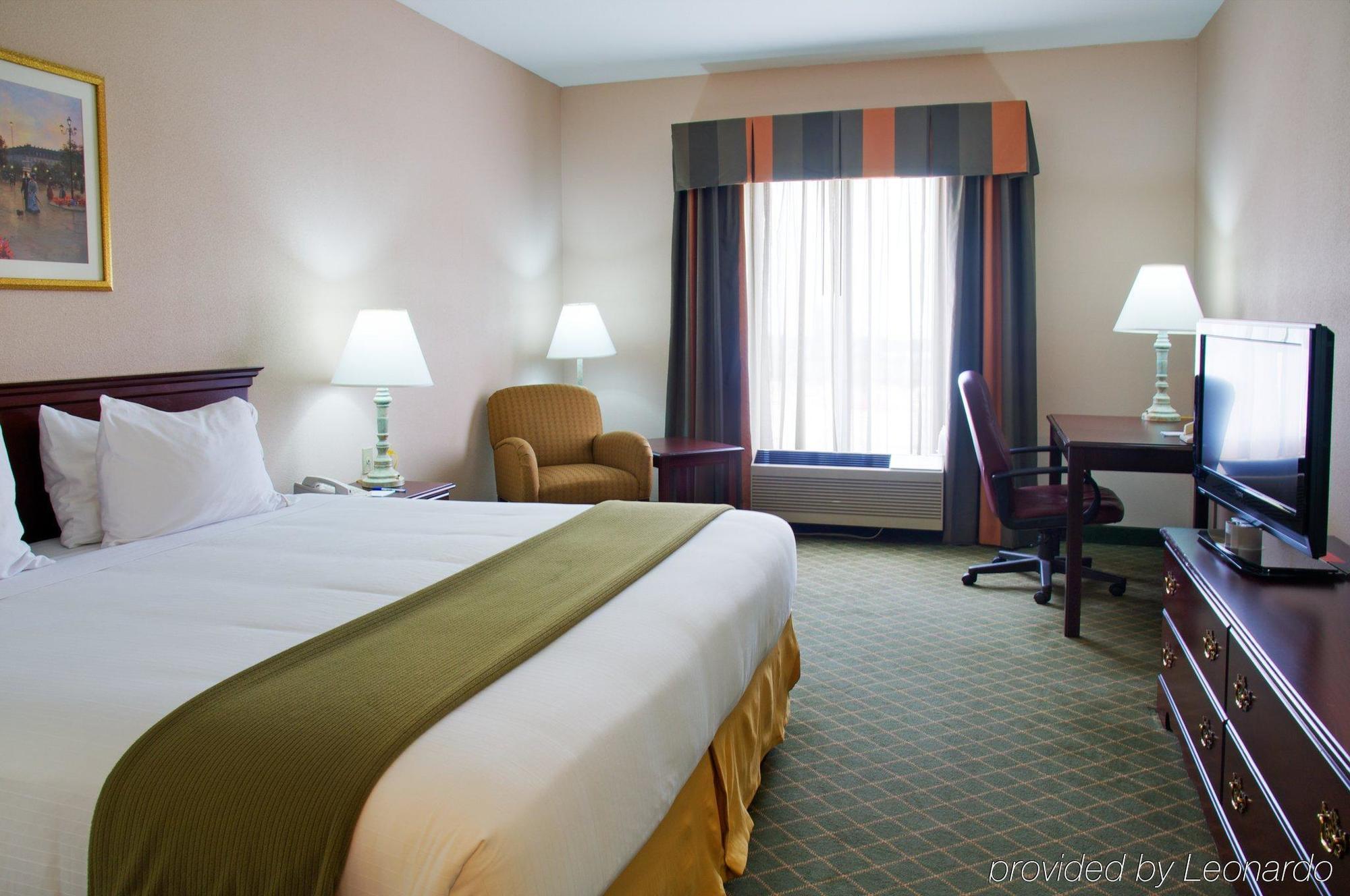 Holiday Inn Express Hotel & Suites Ливингстън Стая снимка