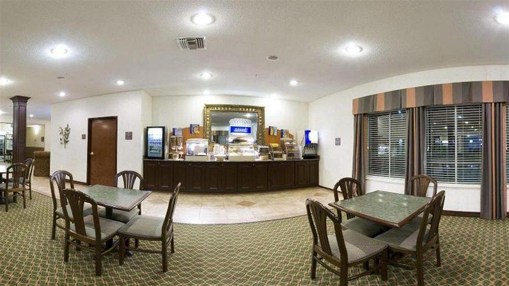 Holiday Inn Express Hotel & Suites Ливингстън Екстериор снимка