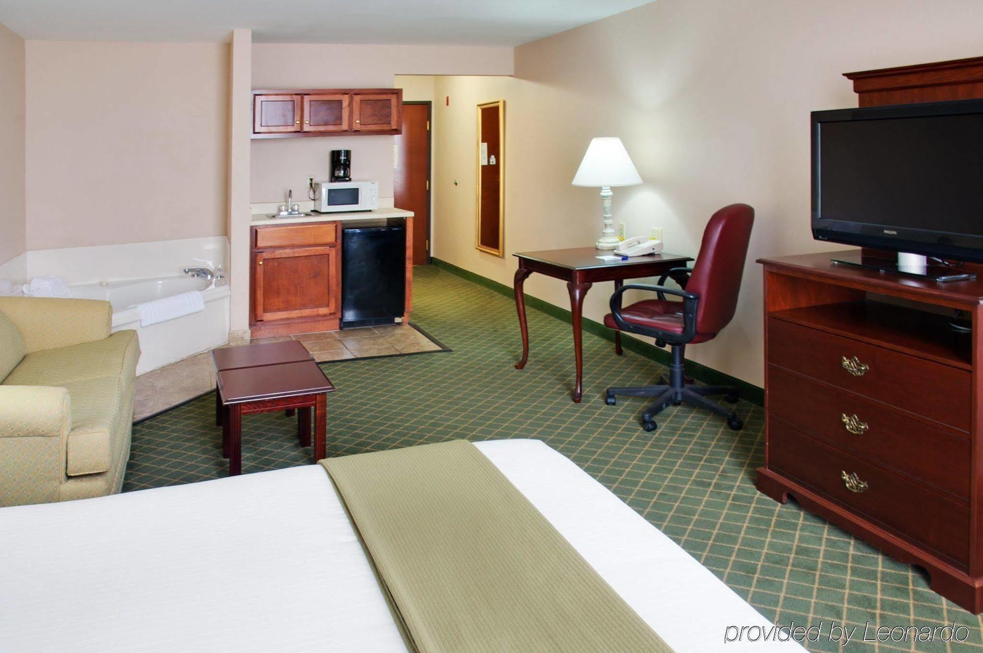 Holiday Inn Express Hotel & Suites Ливингстън Стая снимка