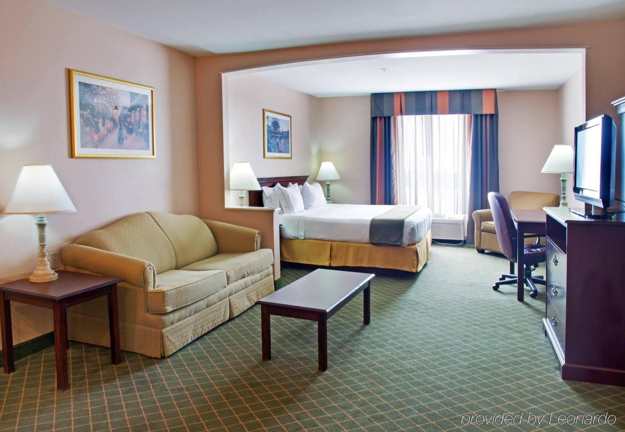 Holiday Inn Express Hotel & Suites Ливингстън Екстериор снимка